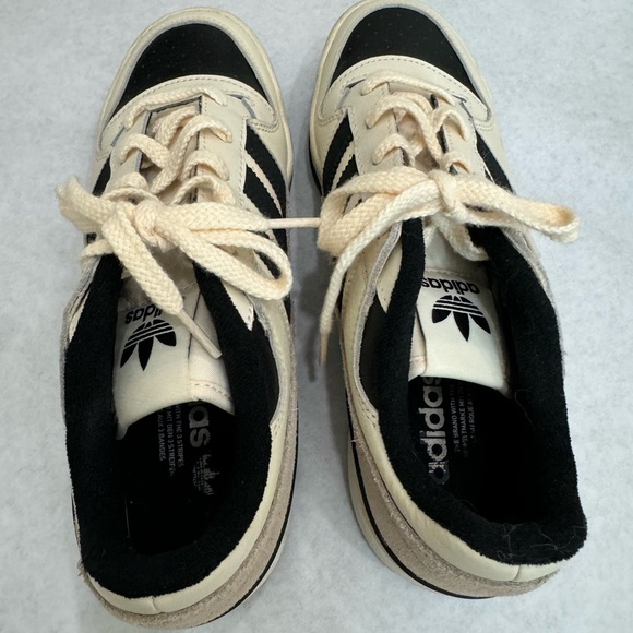 EUC Adidas FORUM LOW CL SHOES Black and Cream Size 7.5 - Picture 8 of 8